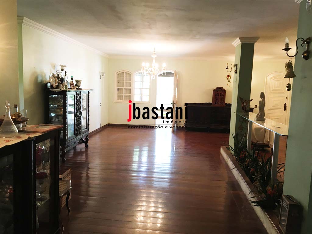 Mangabeiras –  Casa 550 m², 4 vagas