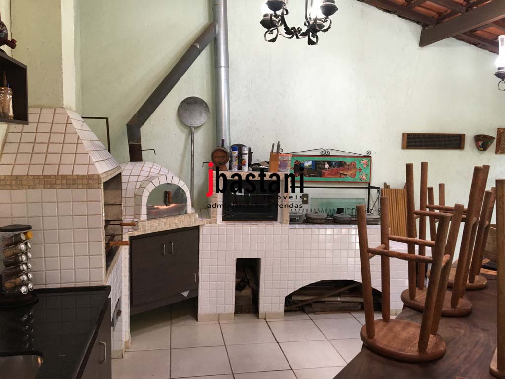 Mangabeiras –  Casa 550 m², 4 vagas