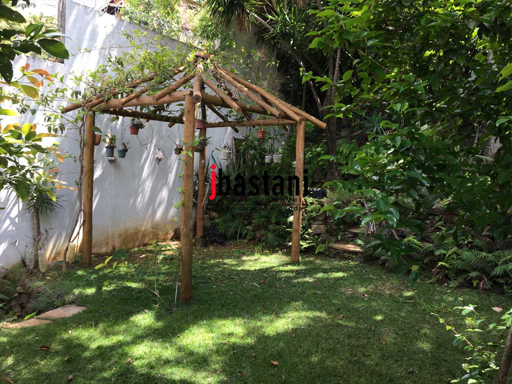 Mangabeiras –  Casa 550 m², 4 vagas