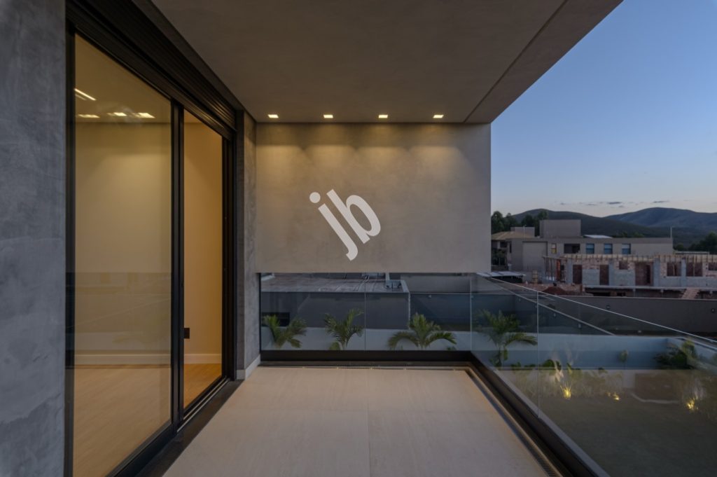 Alphaville Costa Laguna – Linda casa à venda