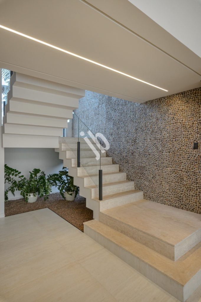 Alphaville Costa Laguna – Linda casa à venda