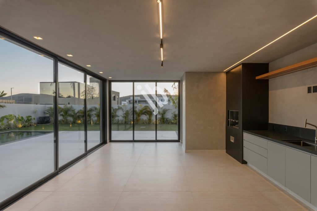 Alphaville Costa Laguna – Linda casa à venda