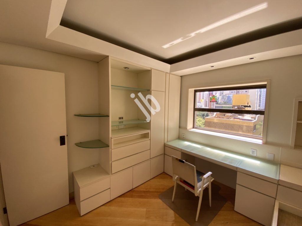 Lourdes – Apartamento 4 quartos, 241 m² para locação