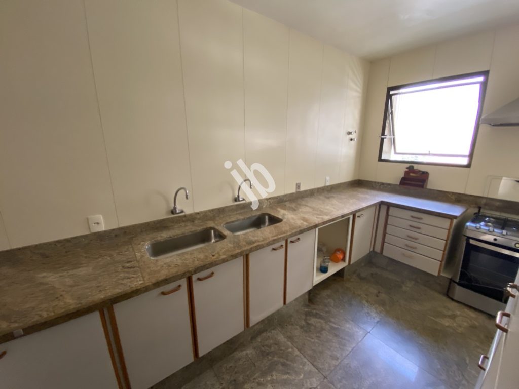 Lourdes – Apartamento 4 quartos, 241 m² para locação