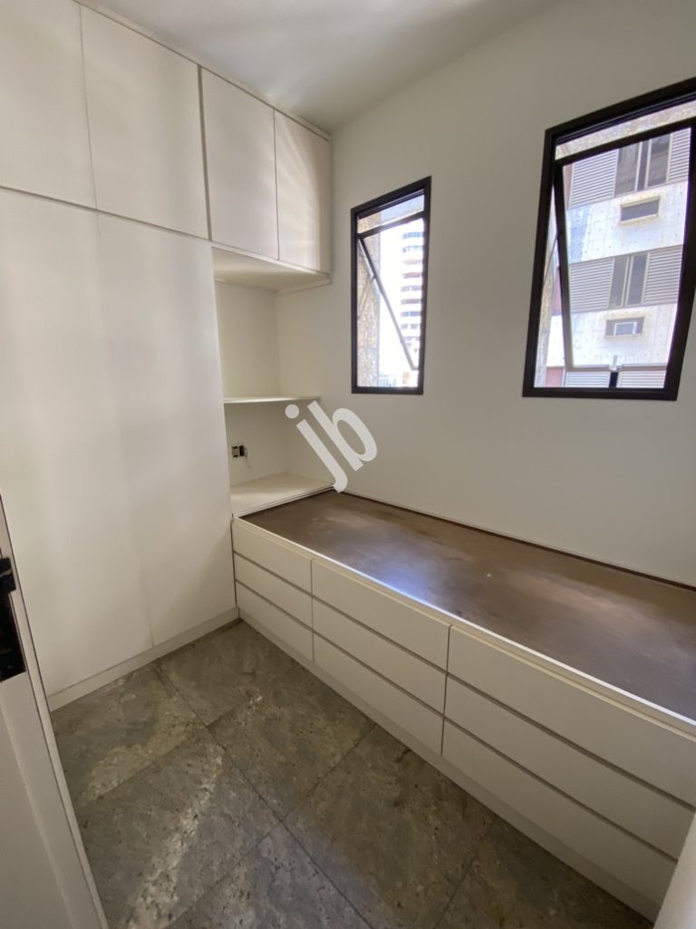 Lourdes – Apartamento 4 quartos, 241 m² para locação