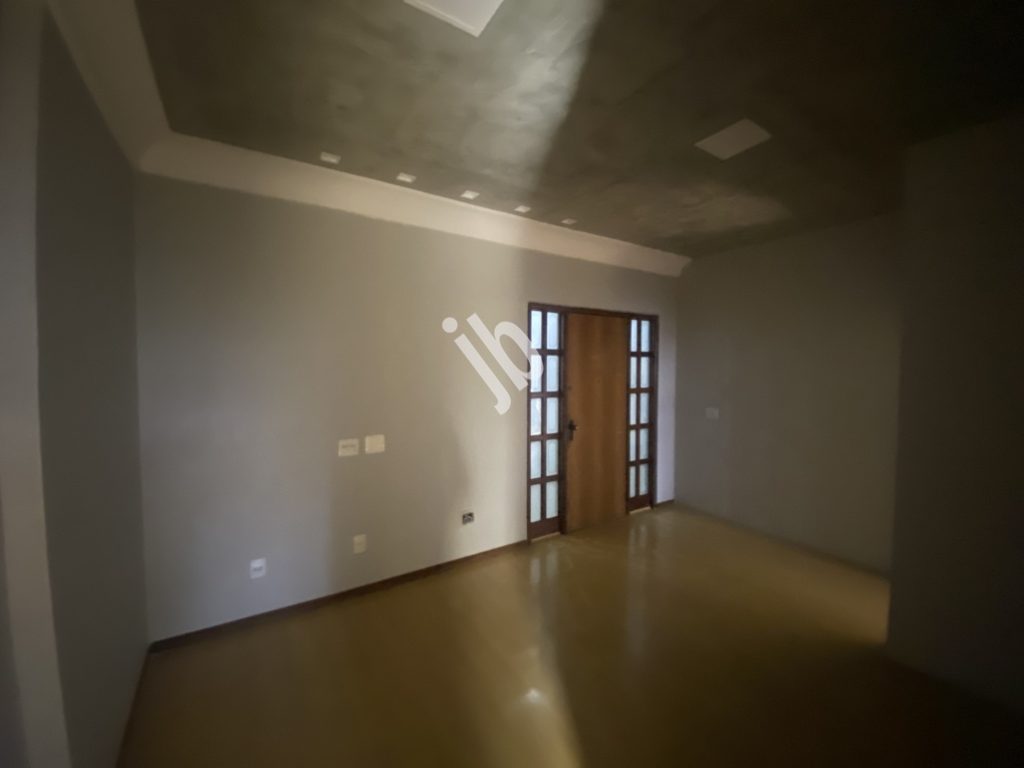 Savassi – Sala com 2 banhos, copa, 80 m² para venda