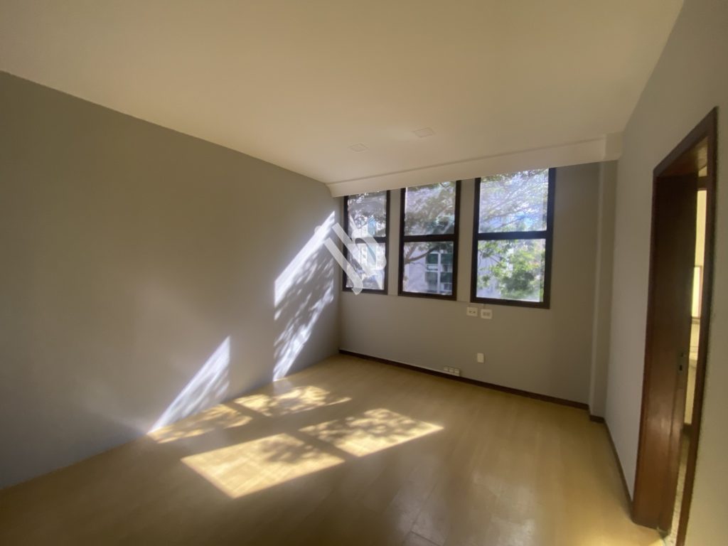 Savassi – Sala com 2 banhos, copa, 80 m² para venda