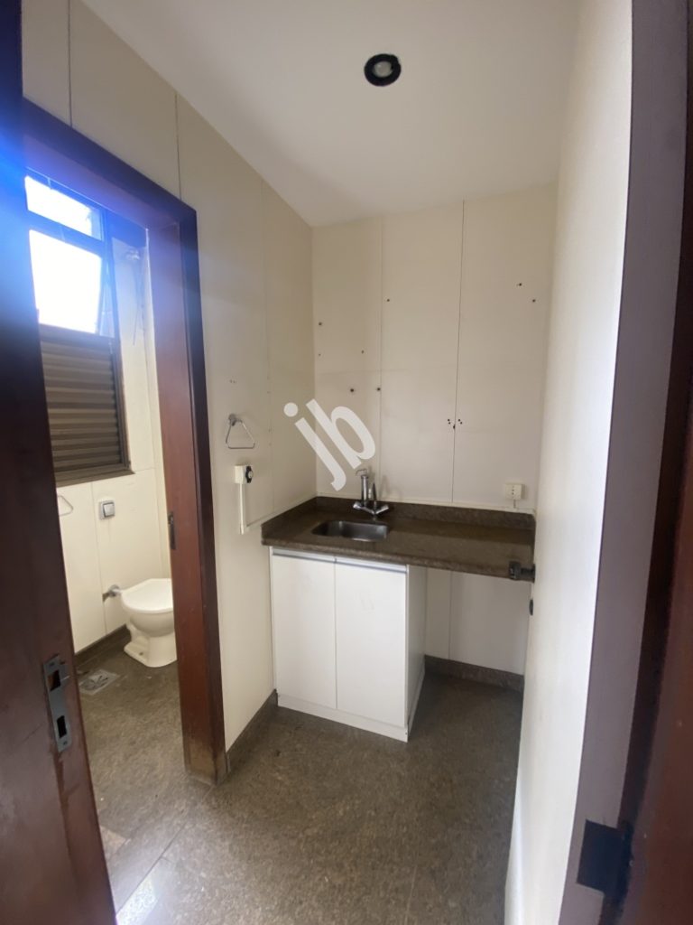 Savassi – Sala com 2 banhos, copa, 80 m² para venda