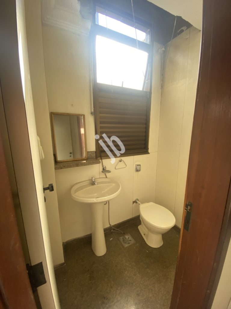 Savassi – Sala com 2 banhos, copa, 80 m² para venda